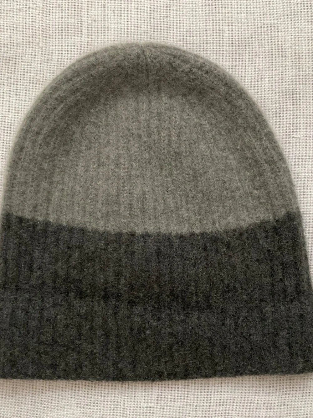 Bloomingdale’s Men’s Ribbed Grey Cashmere Cuff Hat O/S NEW